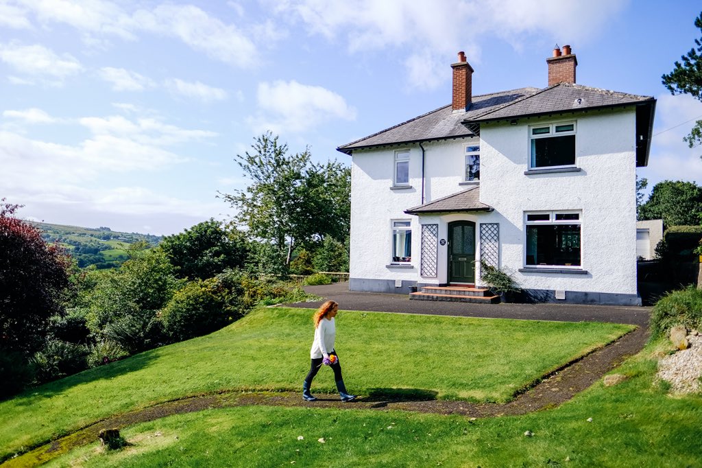 It’s my favourite season by far. Cool enough for a jumper but not cold enough for a coat. There’s still plenty of strength in the sun &amp; lots of lovely things still growing &amp; bearing fruit. #autumn #seasons #fourseasonsatjockiesglen ❤️🍂
📷 Islander Visual Media
