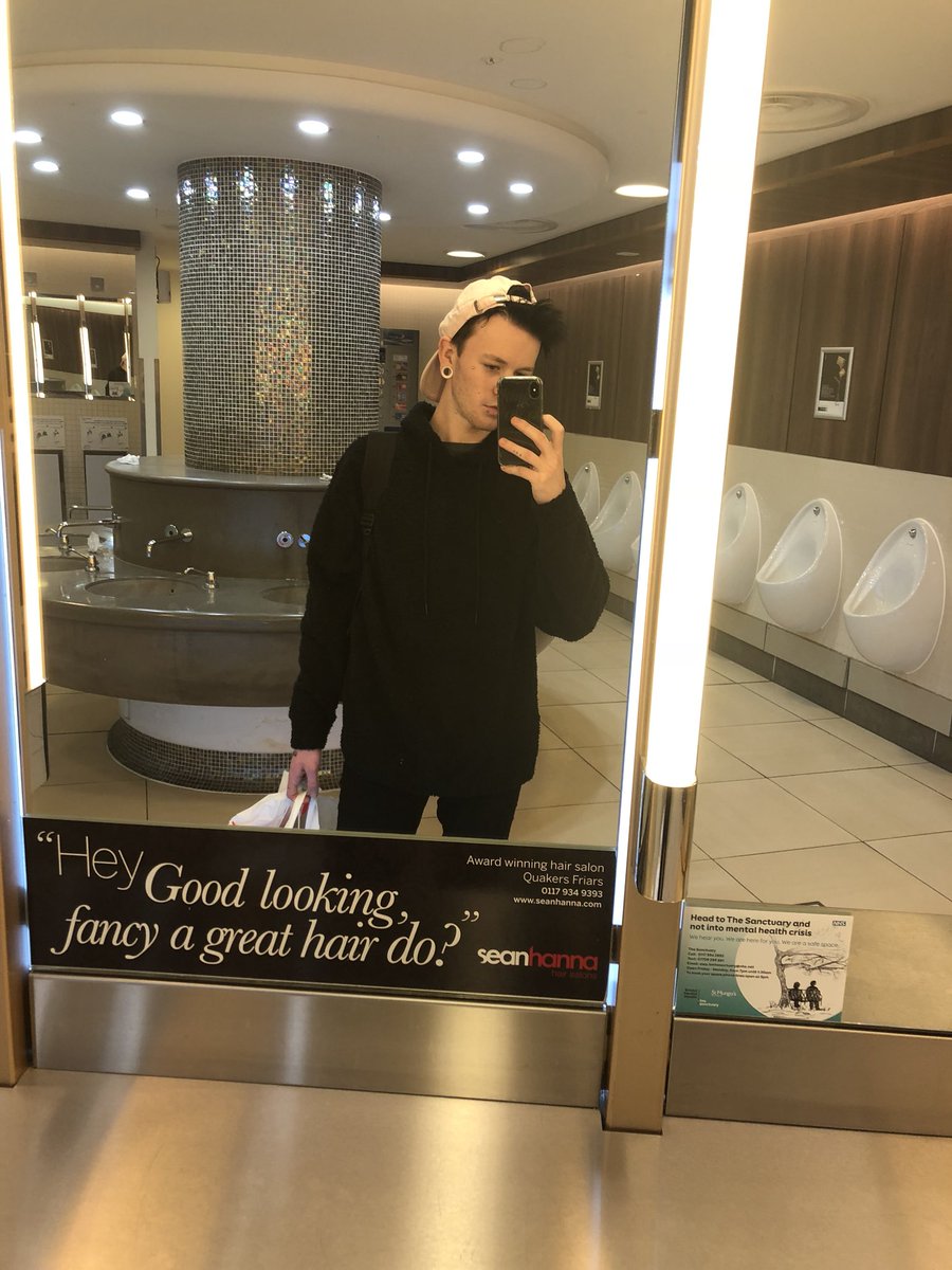 arayeoflight's tweet photo. tell me i’m pretty 🌺#validLGBT https://t.co/SdVPvkR9YO