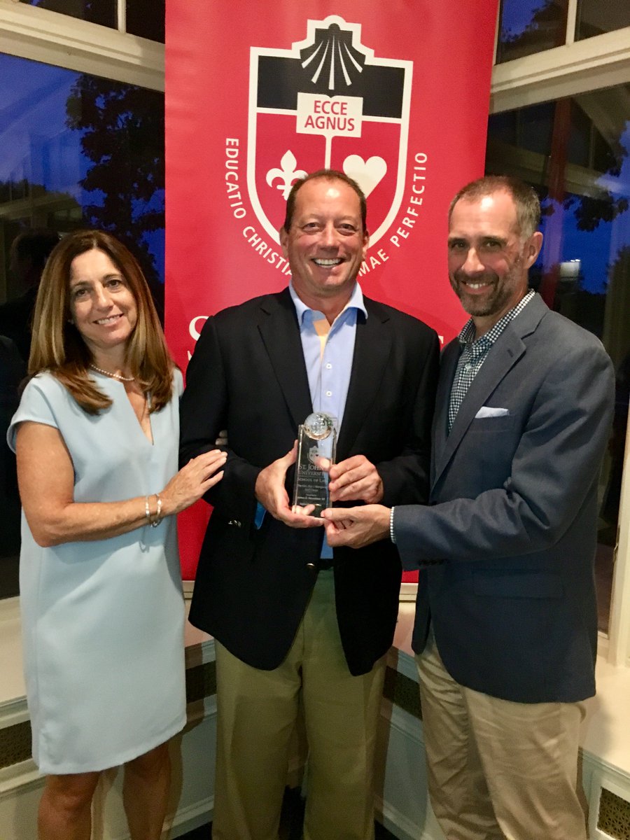 DeanMikeSimons's tweet photo. Congratulations to @arnoldporter Litigation Co-Chair Jim Herschlein '85, last night's honoree at the Hon. J. Guy Mangano Golf Classic. It's great to see Judge Mangano '55 doing so well #NassauChapter @StJohnsLaw https://t.co/nnF15E32na
