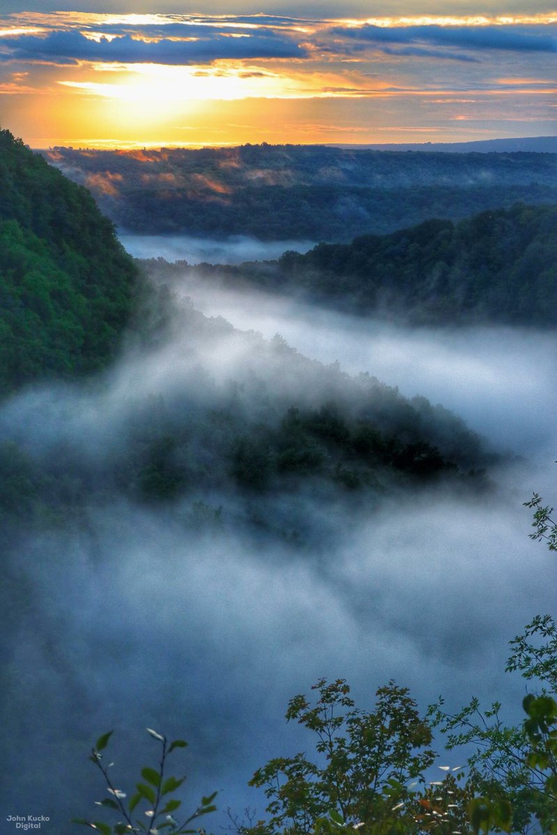 john_kucko's tweet photo. Rolling fog in the "Grand Canyon of the East" to begin the day here in WNY (Letchworth SP) @spann @JimCantore @StormHour @News_8 @wnywxguy @wxbywilliams @I_LOVE_NY @NYstateparks This one's for you @Sheriff_Baxter https://t.co/jPBaJJ4Mb6