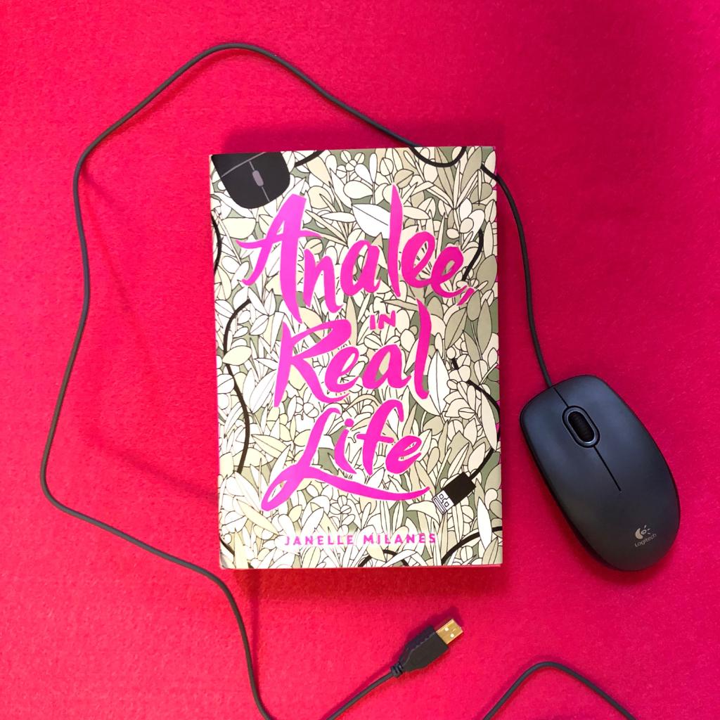 simonteen's tweet photo. Happy #BookBirthday to #AnaleeinRealLife by @JanelleMilanes! https://t.co/bj0IlLMQyr