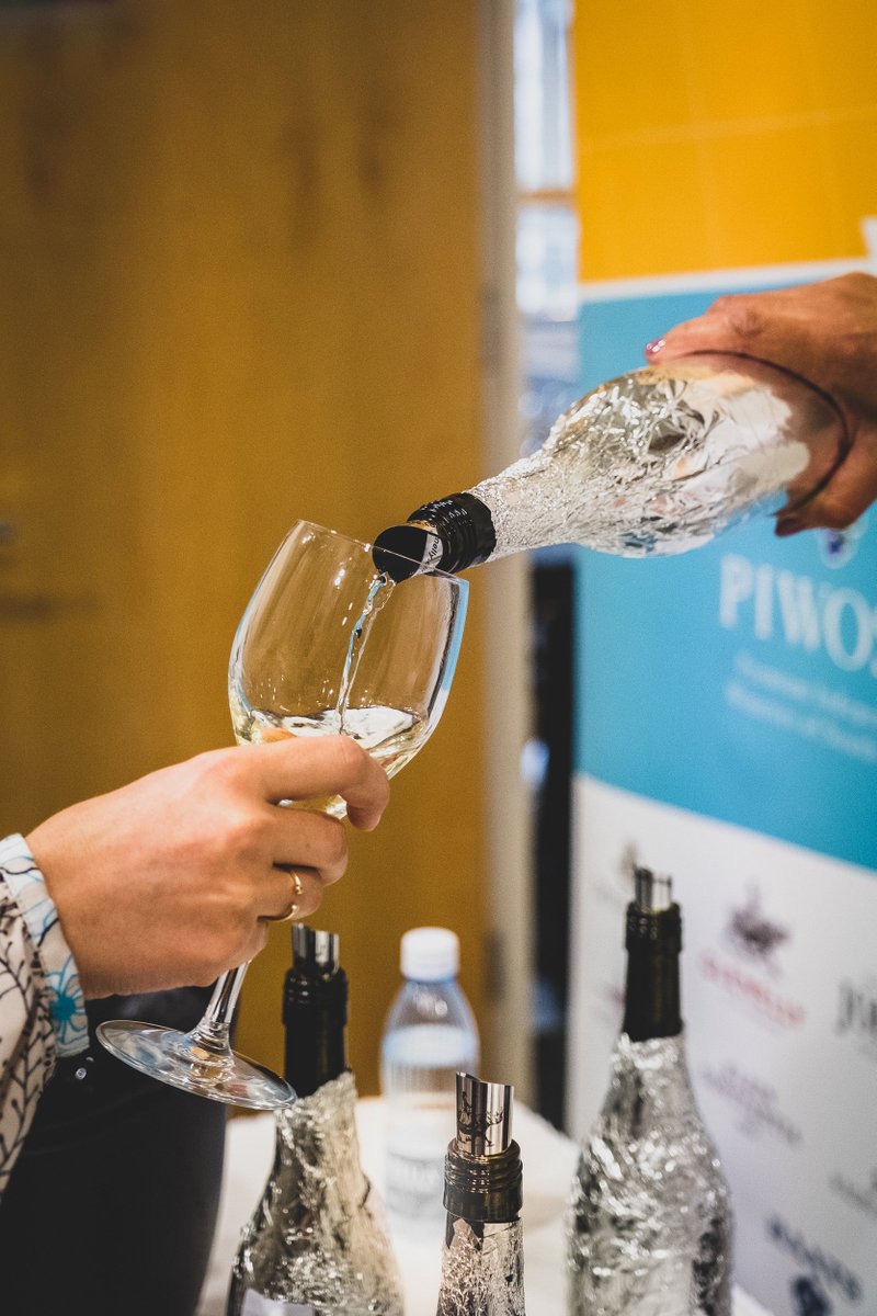 PIWOSA's tweet photo. Competed in #FlightClub at @capewine2018? PHOTOS and results.
https://t.co/HzJlRb9yQS
#LiquidArt #CapeWine2018 #PIWOSA #Hannuwa https://t.co/GpJ4DmLJso