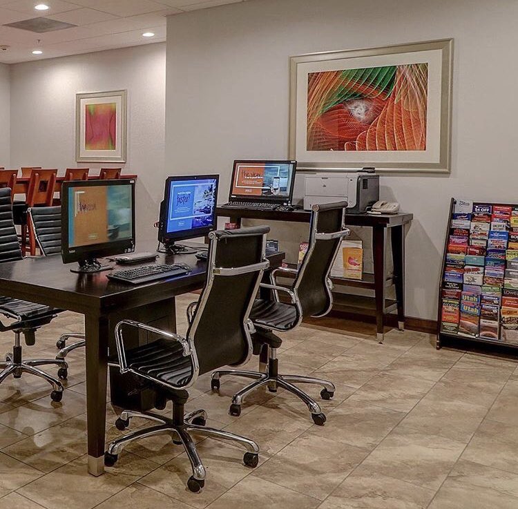 TravelwithATB's tweet photo. Business doesn’t stop when you’re on the road. Find the perfect hotel so you don’t miss the chance to close the deal and save BIG by booking your stay with #AffinityTravelBenefits! 📷 @HamptonInnTrop #LasVegas #BusinessTravel #HamptonByHilton #HamptonInn #HamptonInnTropicana https://t.co/Jb3RJlEXUo