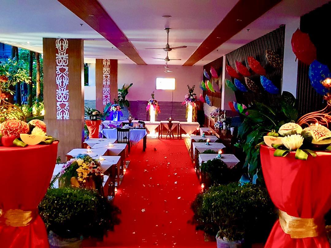 sss_phuket's tweet photo. 🙏Thank you 🙏
When you Smile 😊
When you Enjoyable 😉
When you Successful ☺️
When you Love 😍
“Romantic Candlelight”
cr. Crystal & Derek
#seaviewrestaurant #seasunsandresort
#patong #phuket #hotel #resort #spa #travel #beach #Thailand #TripAdvisor https://t.co/C9prFcCmPf