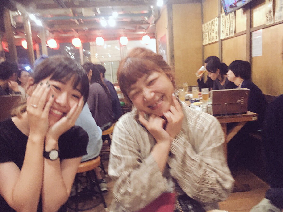 erika_blash's tweet photo. 打ち上げがとても楽しくて、あらためて良い座組みだったなと思いました。
朝まで飲んでたけど、ずっと喋ってて笑ってたのであっという間だったしね。
みなさんのこの表情よ。解き放たれたのと、つかれでばかになってるね。
いいちゃんとたなぴに、たくさん腕を噛まれました。#rat11 #rat13 #キコ https://t.co/kqYnWBvb3S