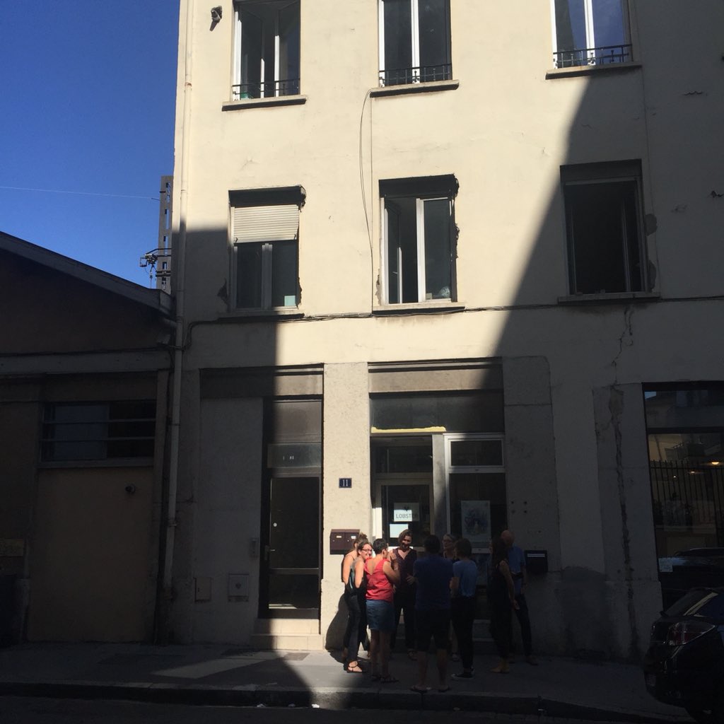 emmanuel_verges's tweet photo. Rentrée à Lyon pour @CefedemAuRA puis @AuraSpectacle avec #charlottebohl et @Pierrebrini. D’autres formes aux missions de formations, d’accompagnement, d’animation, de médiation ? Générer de l’agilité dans les politiques culturelles ? Les #prochains pas s’inventent en équipe https://t.co/q8AkMatBEj