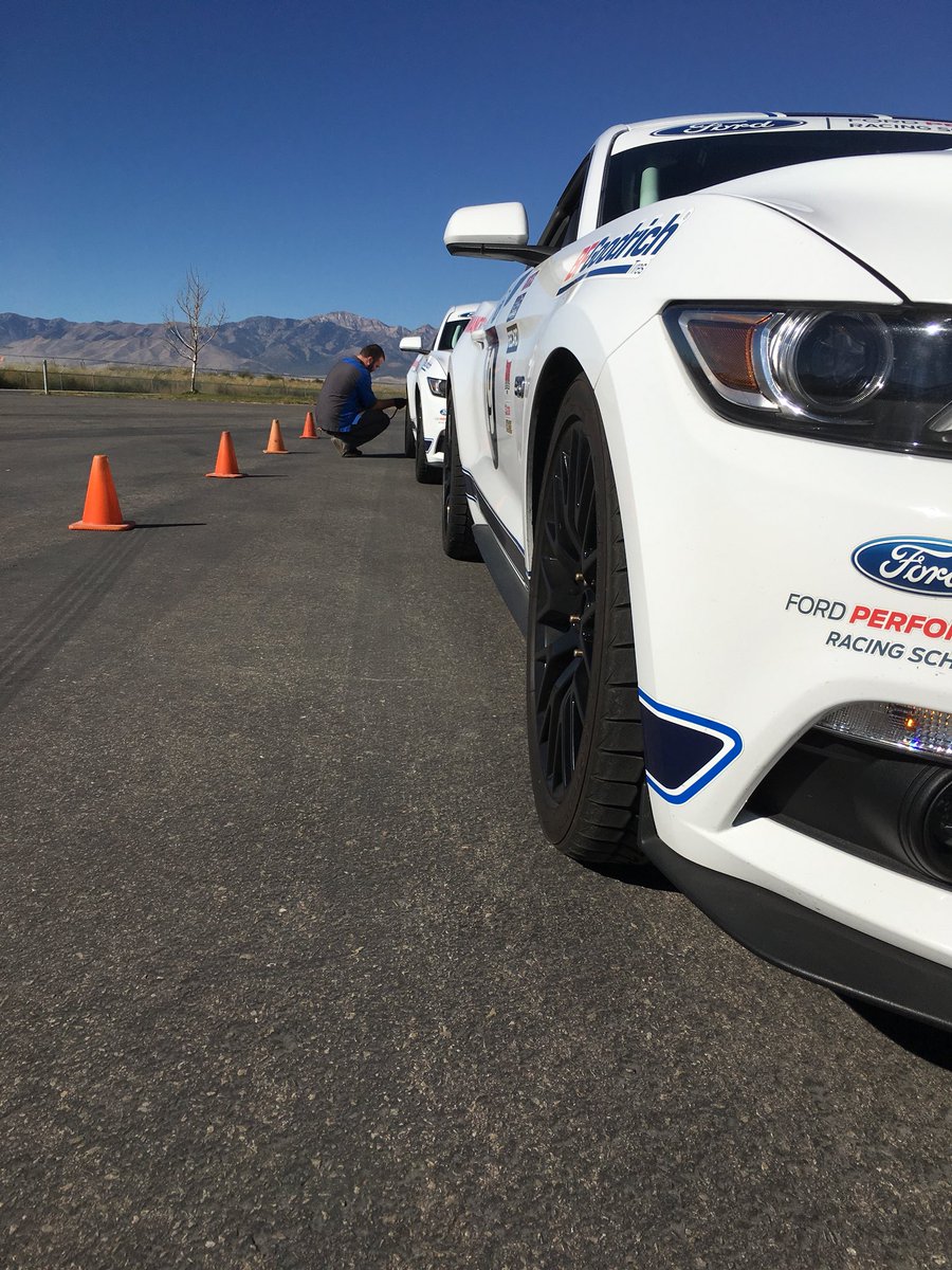 rubberdust's tweet image. #SquealingTiresHappyTires @FPRacingSchool @BFGoodrichTires  #Comp2