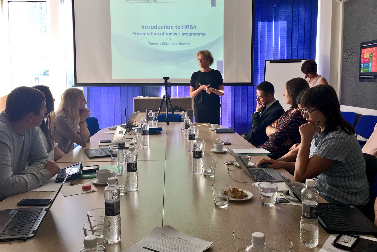 UNDPUkraine's tweet image. What are key #HRBA principles during the project cycle for #CivilSociety Organizations? Participation &amp;amp; Inclusion, Accountability &amp;amp; Rule of Law, NonDiscrimination &amp;amp; Equality, - explains HRBA expert Theresia Kirkemann Boesen at training for #CSOs #hubs financed by  @DanishMFA