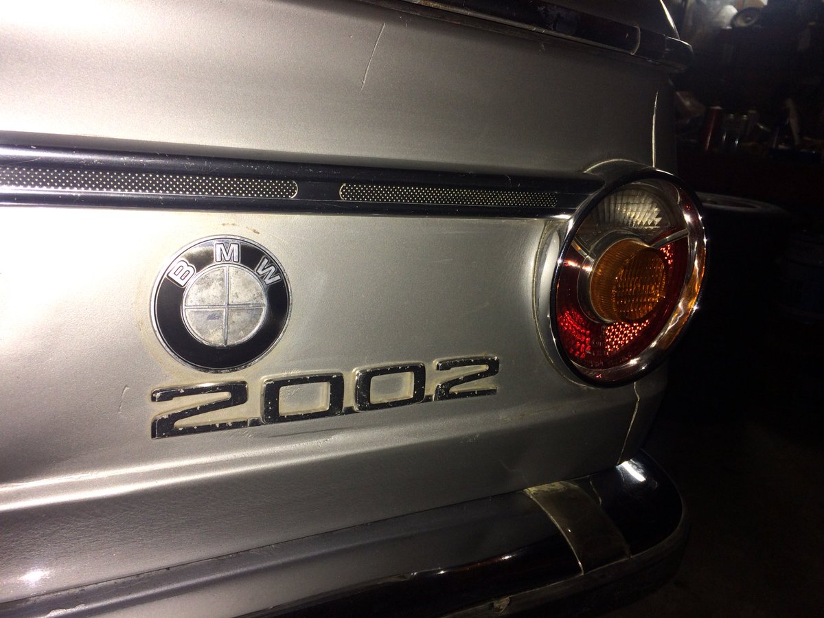 izutaataru1's tweet image. 車検切れっぱなしのファーストカーも車検取らないとだし、バイクも車検取りたいし・・・
でも、コレもレストアしないと土に還りそう💦
国内在庫殆ど無いけど、部品集めしなくちゃ！
完成は1年後くらいにはなんとかしたい😅
#BMW
#マルニ
#丸テール
#旧車