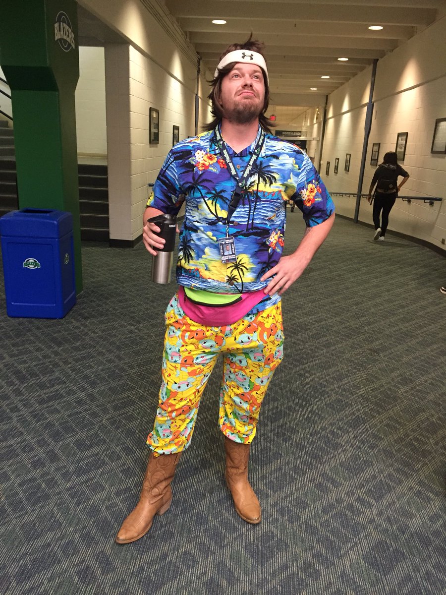 #missmatchmitchcarnahan He’s trending at Overland this morning. He’s got spirit, how bout you? 
💚💙