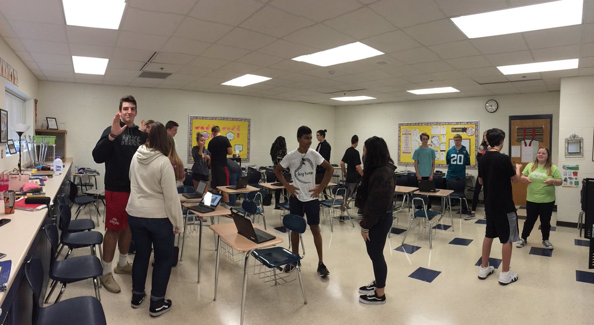 CincyASLJess's tweet photo. ASL students at @FirebirdTweets LWHS using @Flipgrid  for signing ASL dialogues. Great for practicing facial expressions! Thank you @LindsayConklin @Knicol20 for your help! #WEAreLakota #ASL #Bell1 #Bell2 https://t.co/IxtC5k7IIa
