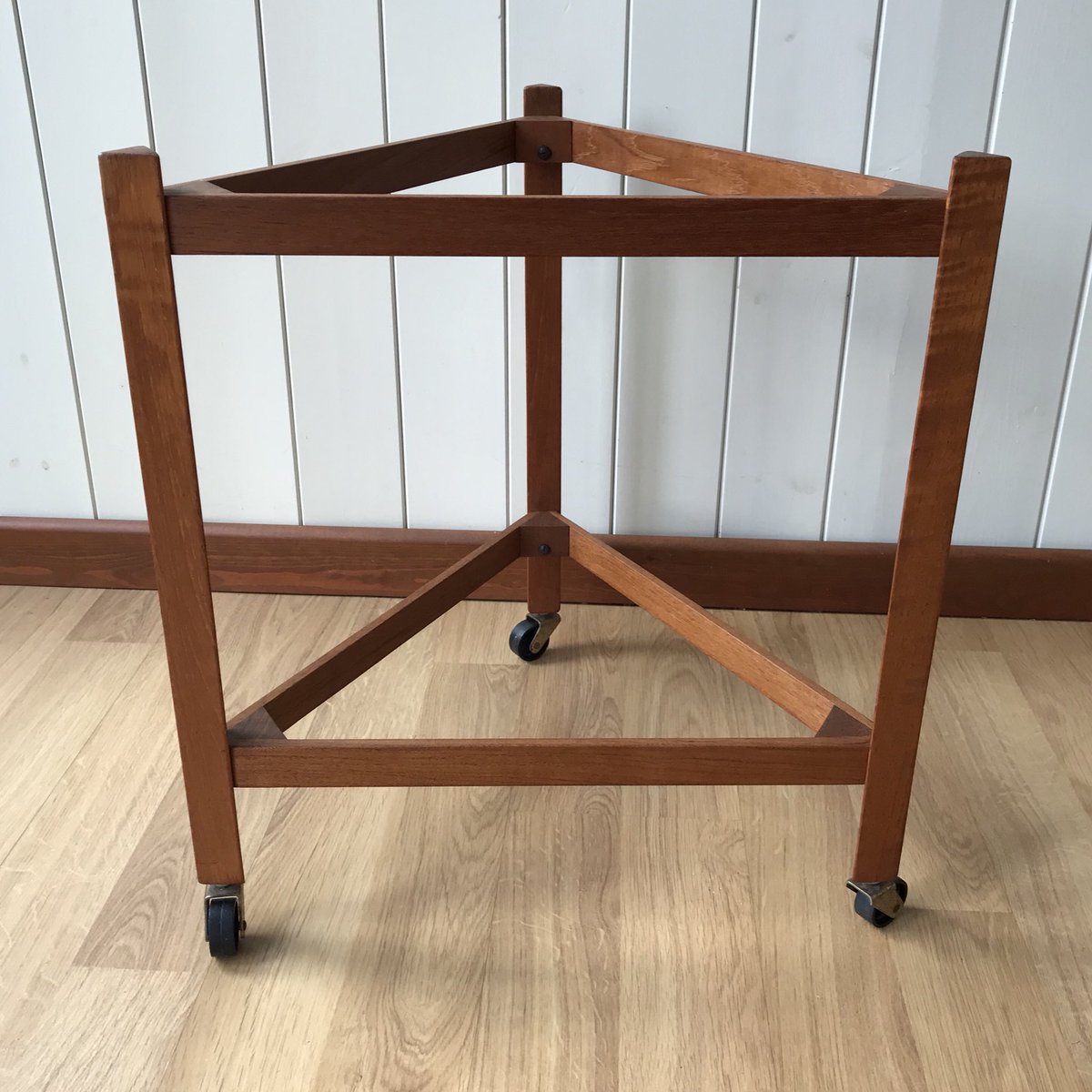 scandy_anne's tweet photo. New stock - lovely #danish #teak #servingcart with removable trays by #sikamobler - perfect for #cocktails https://t.co/WwVwDbkghL