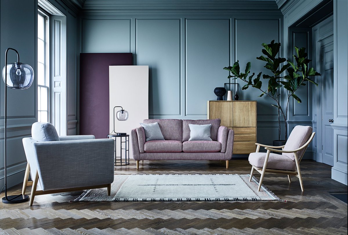 FAVARA - A comfy, contemporary sofa collection which showcases clean lines, slim arms and an angled leg design that brings a stylish profile to the pieces.

To explore the Favara sofa collection visit ercol.com/en-gb/collecti…

#ercol #favara #sofa