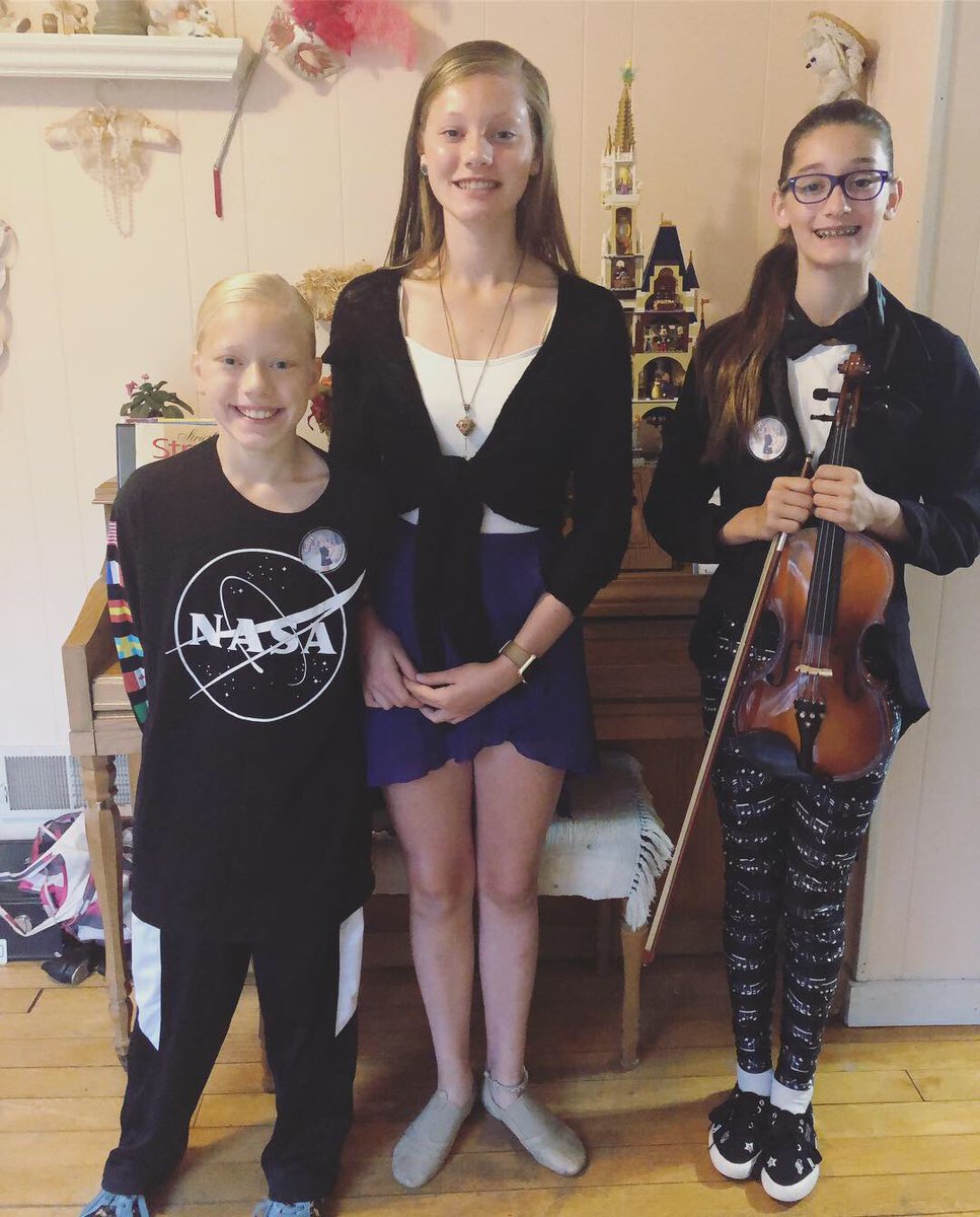 heatheryruth's tweet photo. Day 2 of #dressupdays for #homecomingweek at #unityschooldistrict. Today all of my #threedaughters are getting into the fun! It’s #careerday so here they are, along with what they are hoping to be someday! #unityeaglepride https://t.co/dRoudDOvaT