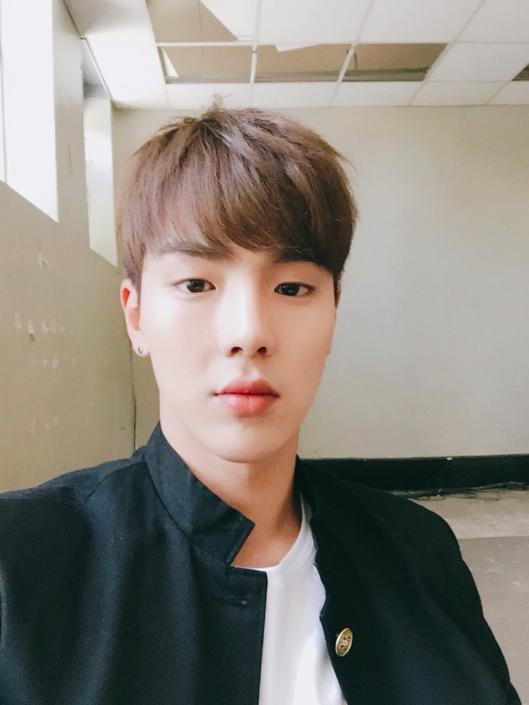 MonstaXEurope's tweet photo. TRANS | Twitter | 18.09.18

"Sweet #holiday with #MONSTAX season 7 ❤ 
#MonstaXvision #last
#selcaversion 📷 📸 
You'll see more photos on 0926 #MonbebeDay 😘
#MONSTA_X #SHOWNU #WONHO
#MINHYUK #KIHYUN
#MX_HOLIDAY7 #MX홀리데이7"

#몬스타엑스 #モンスタエックス
@OfficialMonstaX https://t.co/8f8qD4wJCy