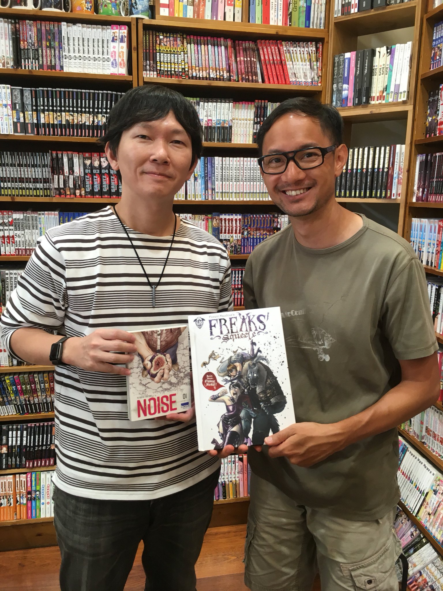 Kim Ki Oon 筒井哲也先生 ノイズ のフランスツアー 地方の最後の町lyon リオン 現地の有名な漫画専門書店でのサイン会に百人近くのファンが殺到して来てびっくりしました フランスのコミック作家さんもわざわざ挨拶に来てくださいました Kim Ki Oon 筒井哲也先生 ノイズ のフランスツアー 地方の最後の町lyon リオン 現地の有名な漫画専門書店でのサイン会に百人近くのファンが殺到して来てびっくりしました フランスのコミック作家さんもわざわざ挨拶に来てくださいました