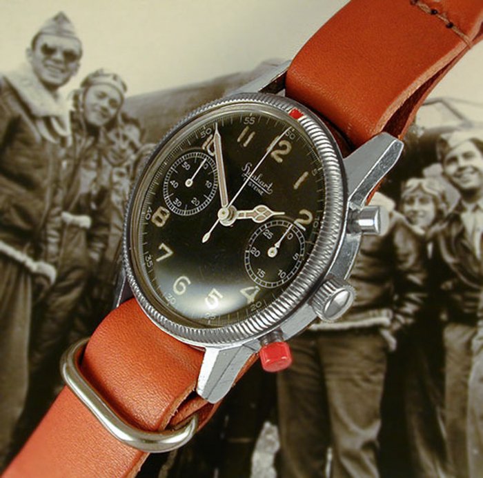 FatherTimeIL's tweet image. The "Calibre 41" was introduced in 1940 and is distinguished by the red button at the 4 o'clock position. It measures 40mm in diameter, by 48mm lug to lug, by 14mm thick (including the crystal). ow.ly/1Prk30lAMfL #fathertimeantiques #chicago #restoration