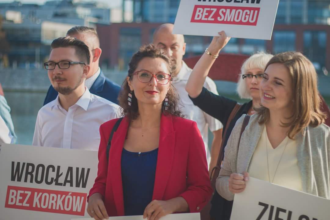 W okręgu pierwszym numerem dwa będzie Iza Duchnowska. W jednym tweecie ciężko wymienić wszystkie rodzaje jej zaangażowania. Animatorka kultury, prezes Nowego Nadodrza, koordynatorka nadodrzańskiego Pchlego Targu #IdzieNowe #Michalak2018