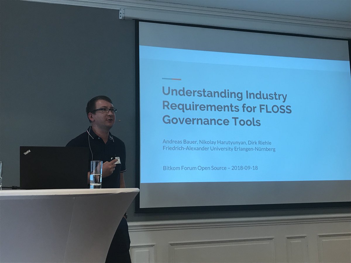 Bitkom_Software's tweet photo. Jetzt wird’s nochmal wissenschaftlich: Welche Anforderungen sind überhaupt an #OpenSource #Compliance #Tools zu stellen? Antworten jetzt von Andreas Bauer von der #FAU @dirkriehle #bfoss18 https://t.co/NZt6JxTgI9