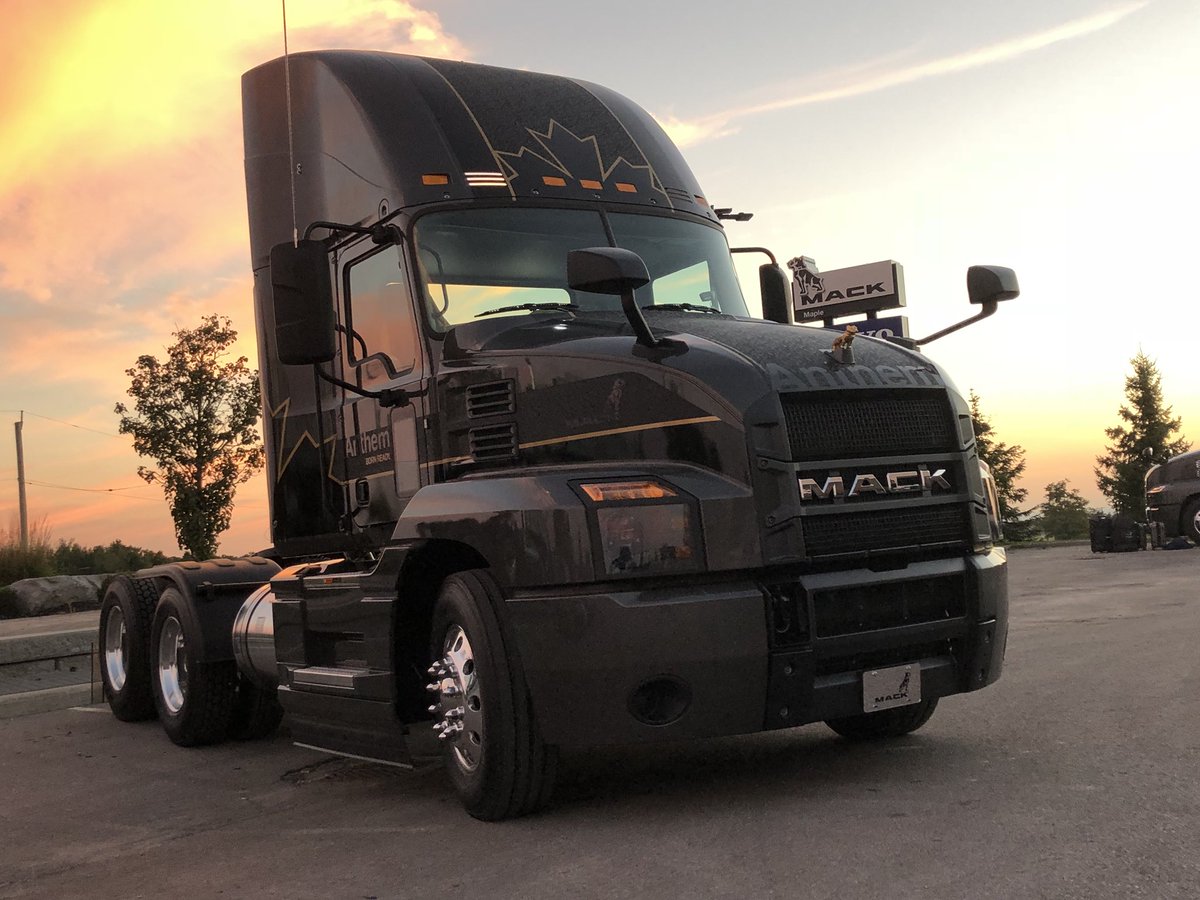 RickeyGrubbs8's tweet photo. Mid-Ontario Mack https://t.co/TOSqrxuoW7