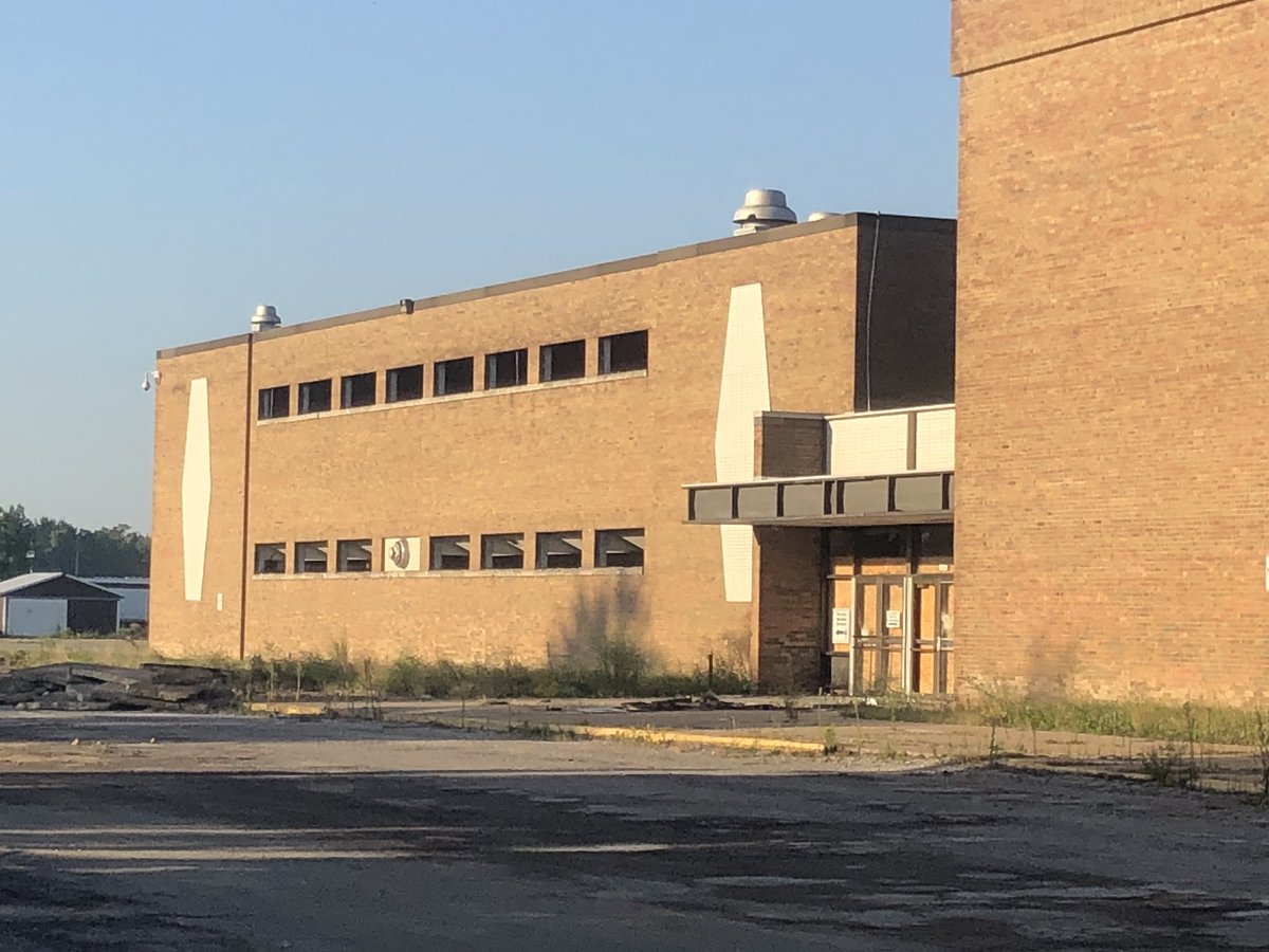 Angel5Jr's tweet image. I hate to see my high school being demolished. With-in the next 2 weeks bricks will be available outside the fence for the public. #Class2002