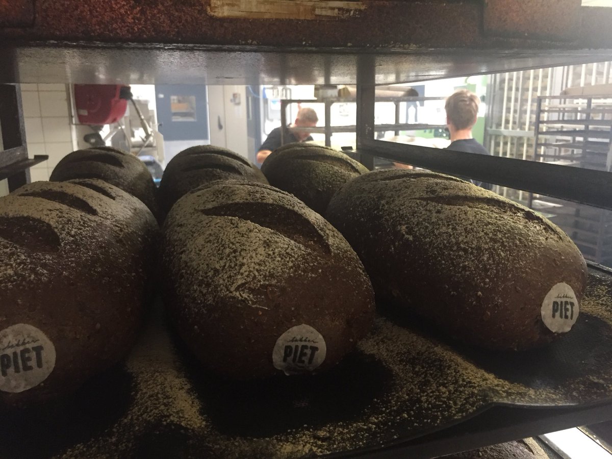 Puur Veluws donker, heerlijk brood gemaakt met mout, zaden en lokaal geteelde tarwe. #erkendstreekproduct #veluwe