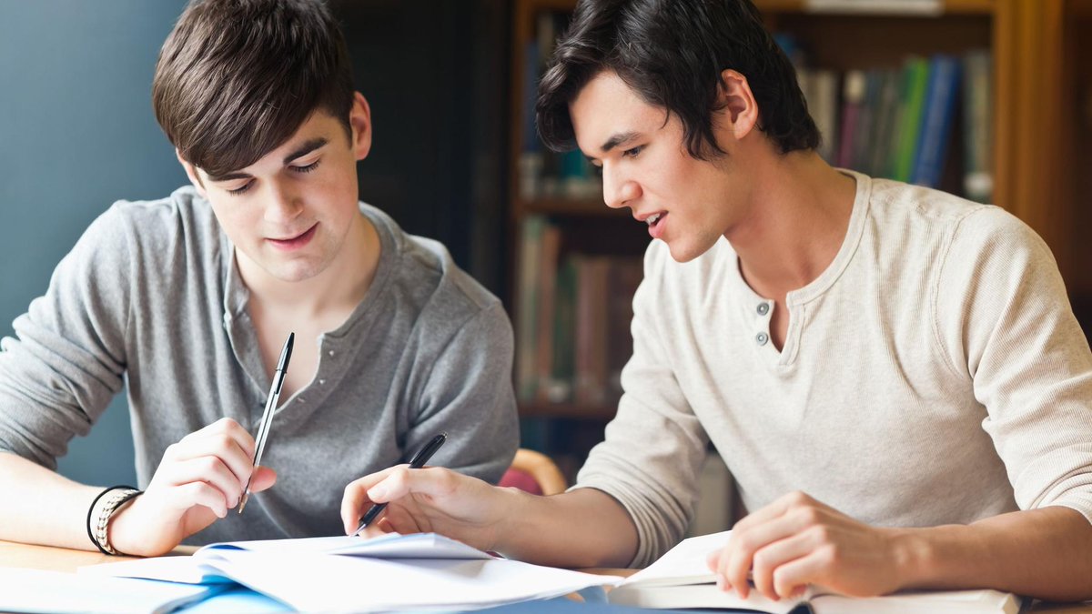 edutopia's tweet photo. Partnering on note taking, a strategy developed for struggling readers, helps middle and high school students process what they read. https://t.co/fRf6njd0Ga https://t.co/K74FLULfL6