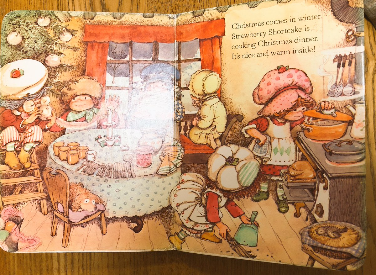 アンとアンディとストロベリーちゃんのお店 書き込みもあってボロボロだけど 可愛いから即買いしたストロベリーショートケーキちゃん の古い絵本