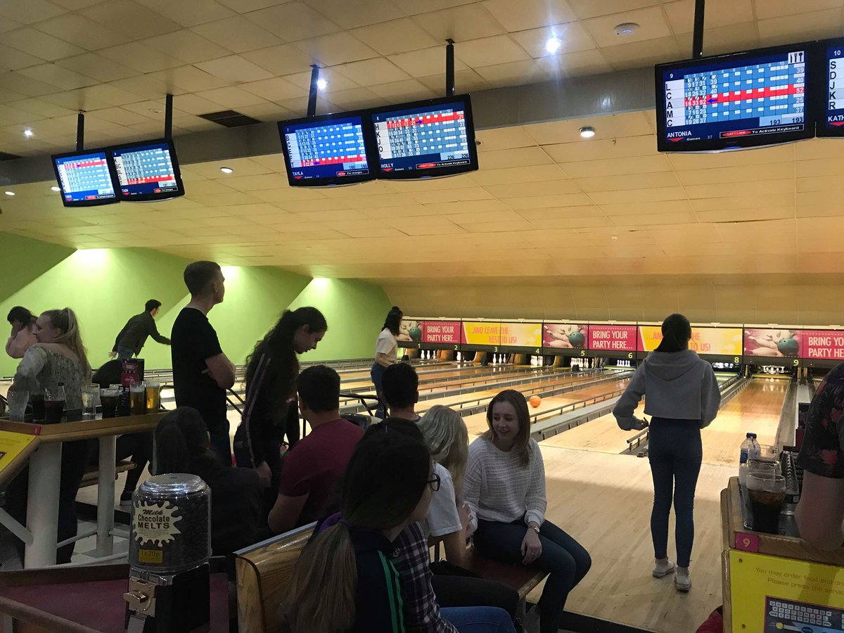 EHU_Geo's tweet photo. Brilliant afternoon at the bowling alley with our new first year @EHU_Geo students 😀🤣 Huge congratulations to all our prizewinners! @edgehill #FreshersWeek2018 #bowling https://t.co/PLLpyEH8qw