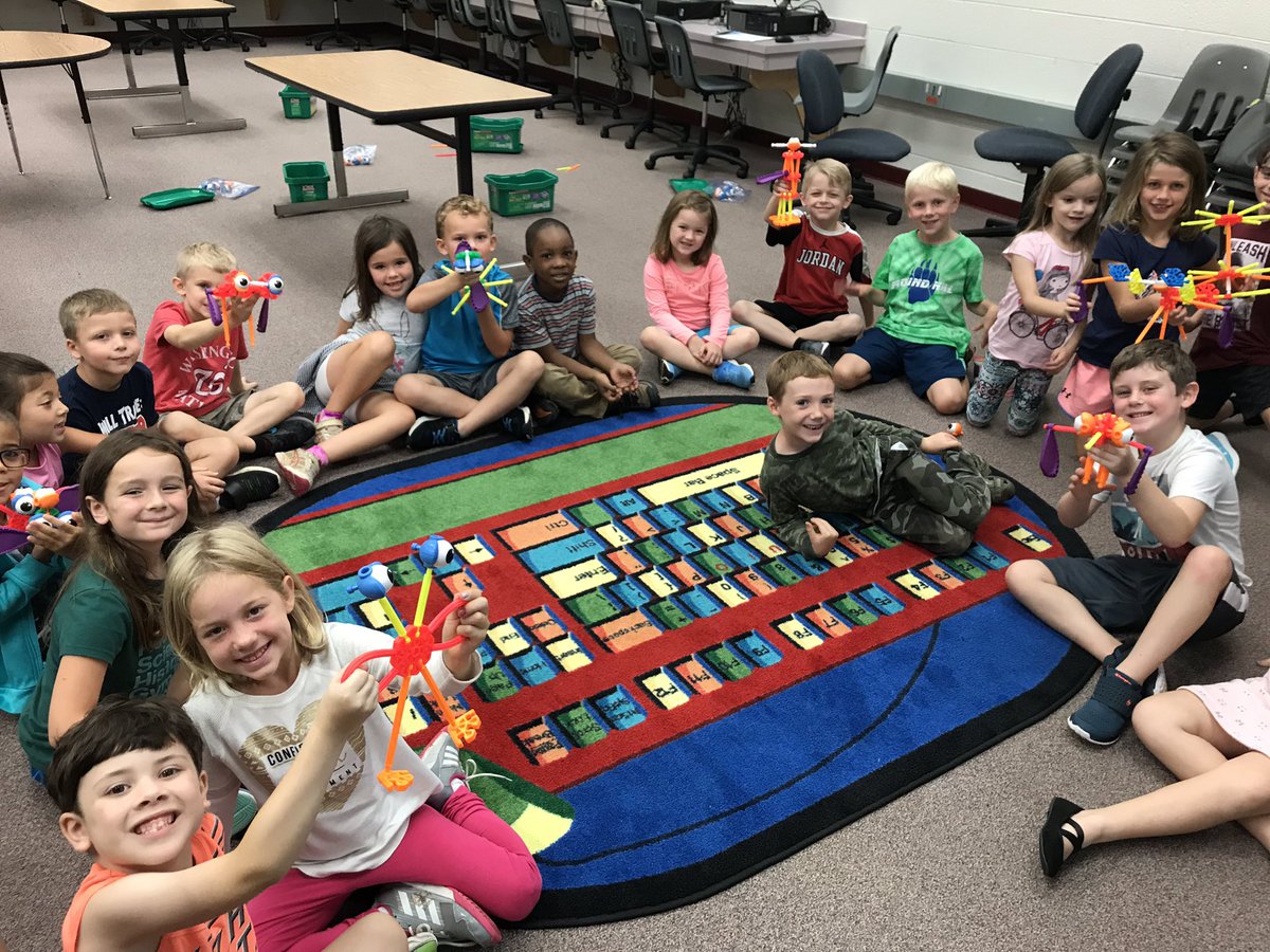 MrsNelsonGrade1's tweet photo. We had so much fun collaborating and learning in the Innovation Lab today! We are creators! #RHLcreators @RoundHillES https://t.co/DYlti4X8sj