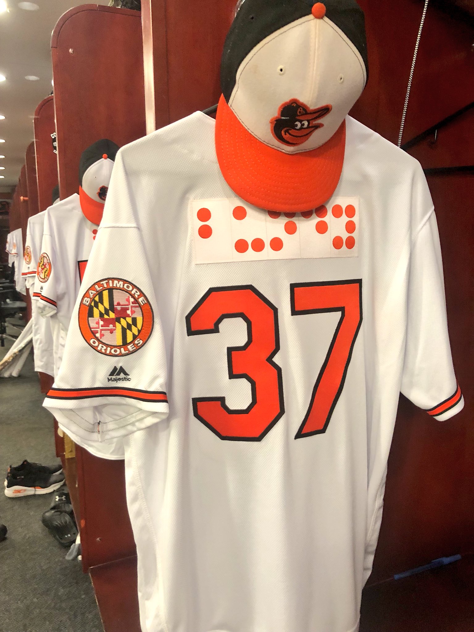 Orioles' Braille jersey praised by blind ballplayer - ABC News