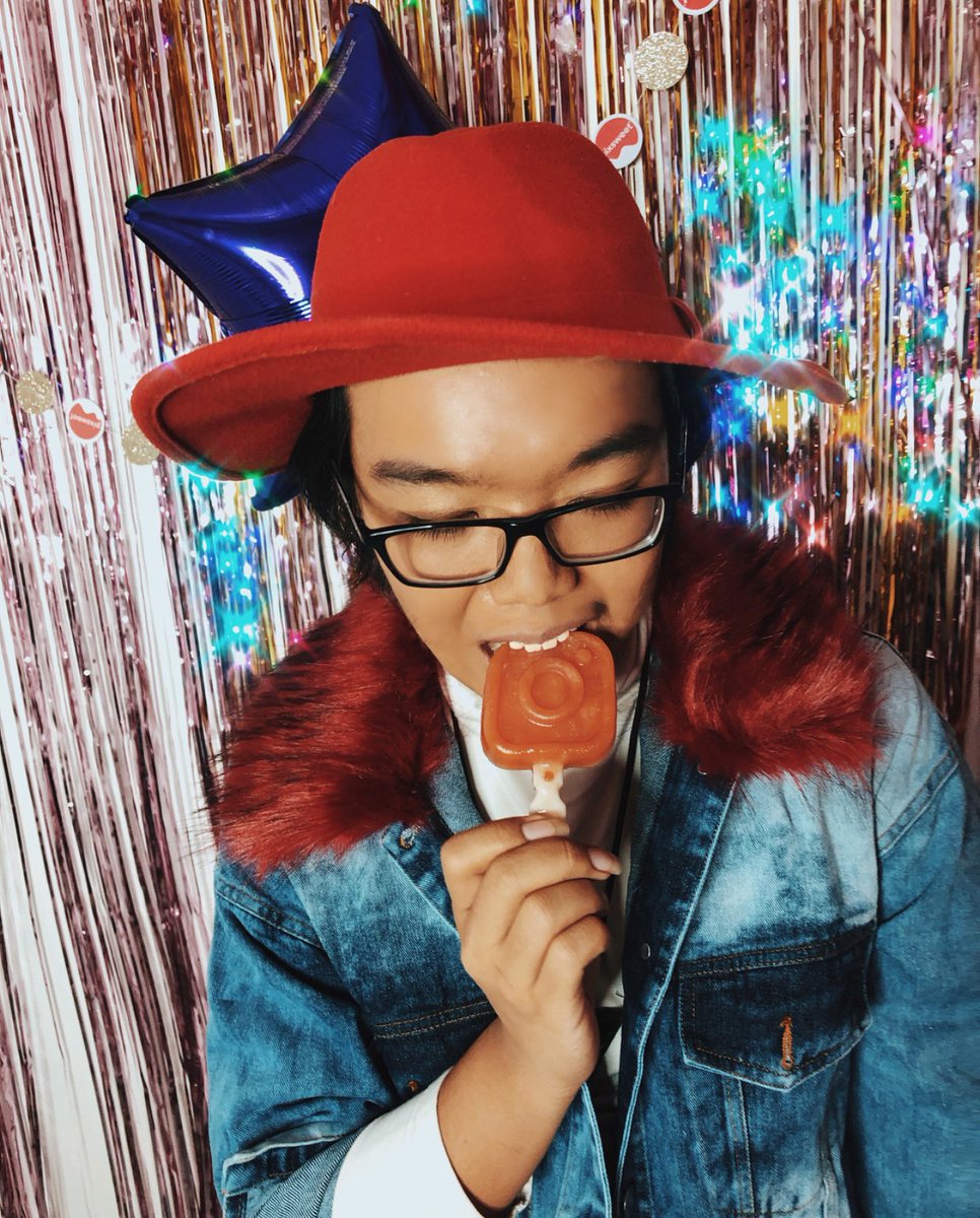 PixsweetUS's tweet photo. Want to hear something sweet? Pixsweet can create custom ice pops in any shape you can dream up! Not only can your shape be unique, we can create custom messaging just for your brand. Surprise your customers with something sweet and unique! https://t.co/C3fcQkD9T5