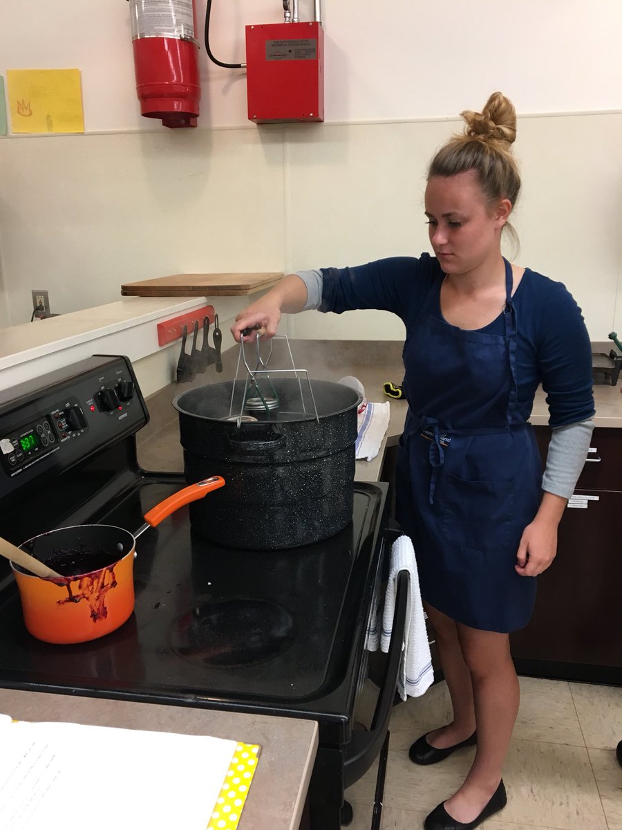 MrsMoralesCBNA's tweet photo. Blueberry Jam making in period 5 today! A job well done 👏🏼 https://t.co/fOvHQGzZrS