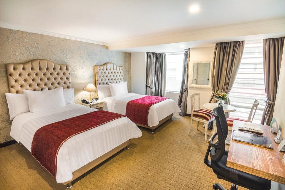 HotelHamiltonC's tweet photo. El mejor estilo para que tu visita a #Bogotá sea inolvidable. https://t.co/cFCMCyDB45 #doorsoftheworld #BogotaTravel #hotelroom #hotelsuite #habitación  #Confort https://t.co/aWWSZtzjaG