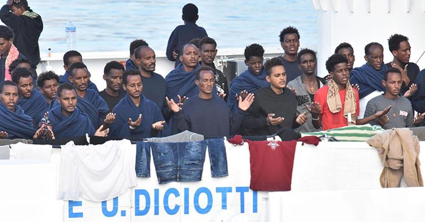 sole24ore's tweet photo. Migranti, l’Ispi: meno 140mila sbarchi, un miliardo di risparmio https://t.co/fN3N1irRSI https://t.co/aJMQBWdmBN