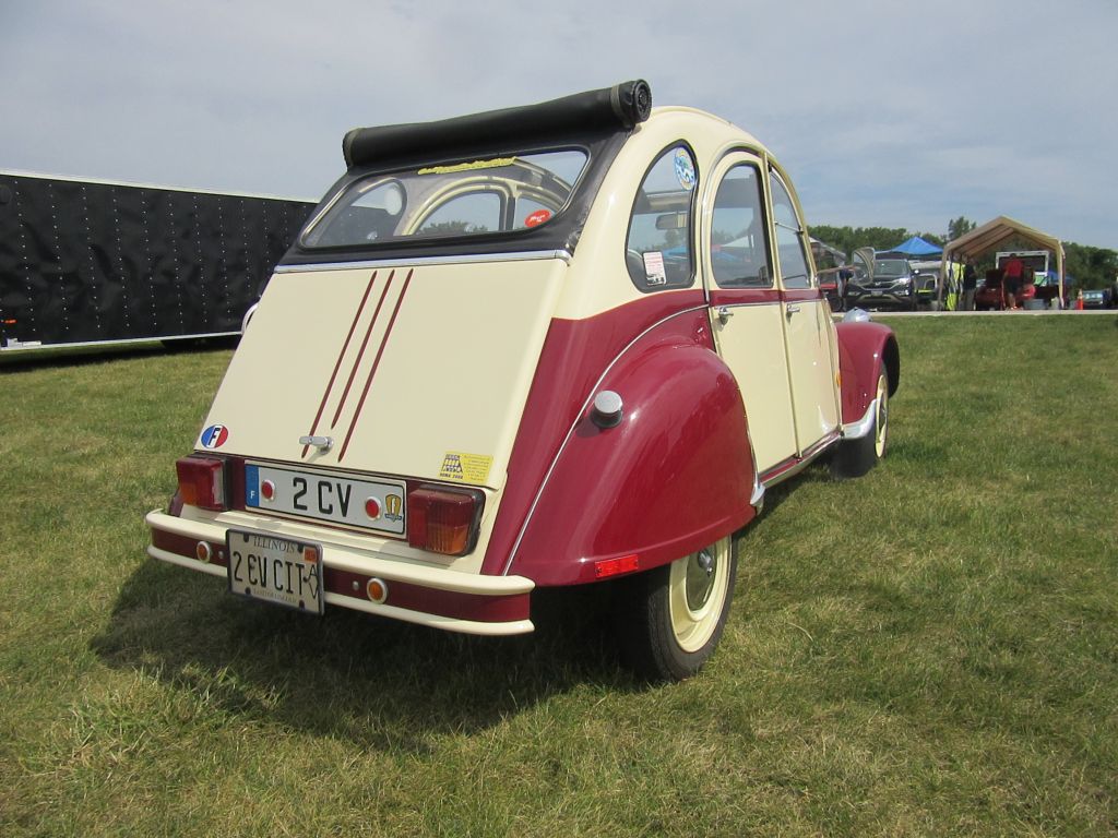 24hoursoflemons's tweet photo. Slower than most Lemons car, but not quite Lemons-ready yet.
#Citroen2CV #PaddockRides #LemonsWorld #24HoursOfLemons https://t.co/AdGD3FEtSf