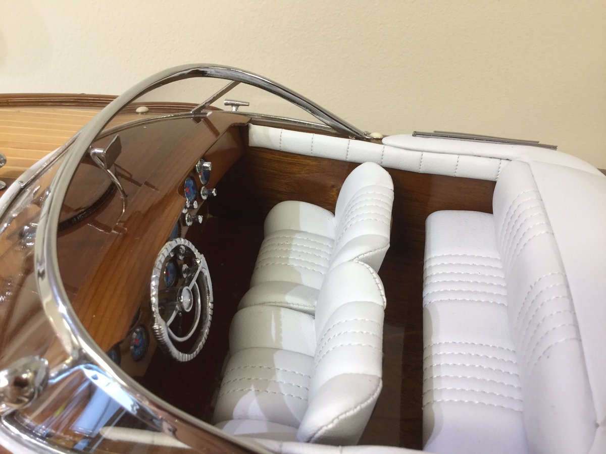 CollectorsCom's tweet image. Aquarama a superb boat by Authentic Models has an inlaid wood deck,leather seats, a high quality replica of the 1920-1950 runabout. Made with western red cedar. Price is £499.99