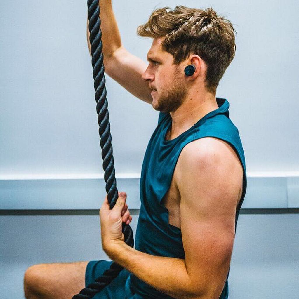 iHeartRadio's tweet photo. This pic of @NiallOfficial. You're welcome. 💪🏻 https://t.co/scRuBP38yv