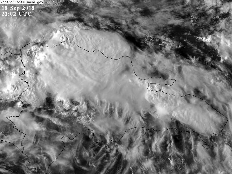 GloriaCeballos7's tweet photo. Nubes de desarrollo vertical generadoras de aguaceros con tormentas eléctricas sobre los litorales norte y noreste. Imagen Visible 5:02pm. https://t.co/JZKuelugB5
