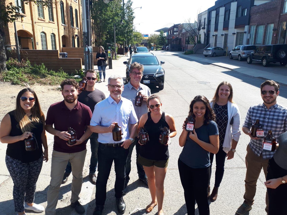 BigRockBrewery's tweet photo. Another round of #RandomActsOfBigRock in Toronto for @TorontoBeerWeek! Keep your eyes peeled for us and you might get a free growler! #TBW2018 https://t.co/32JLqgtlDQ