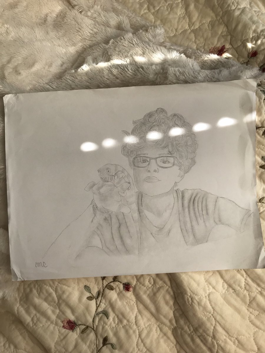 frrets's tweet image. hi i drew you for an art project for school bc i LOVE YOU @CAVETOWN