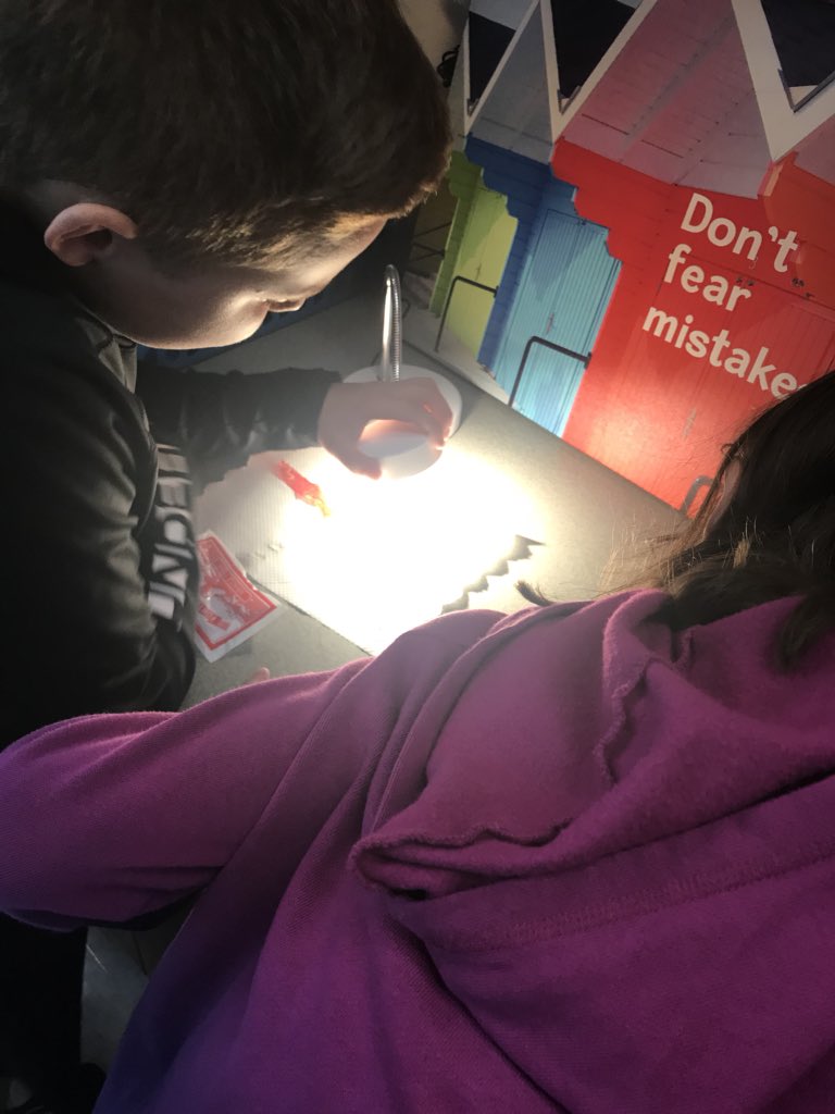 gatelyedu's tweet image. Investigative science happening @WilsonElem The movement of your fish determines your “fortune”. Are you jealous, fickle, indifferent, in love? What causes the fish to move? Use the steps of the scientific method to state your claim! #DoScience @FHSchools