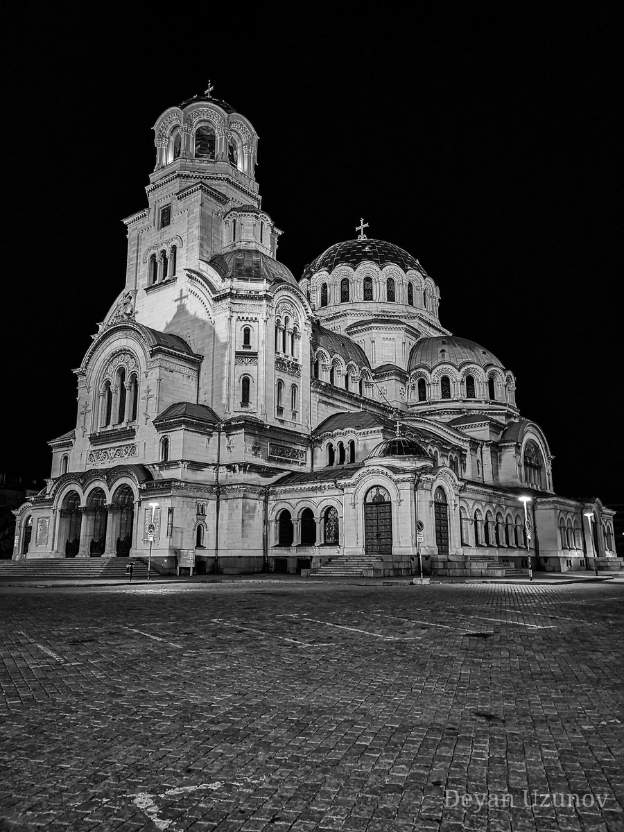 DeyanUzunov's tweet photo. St. Alexander Nevsky Cathedral at Night in Black & White #sofia #bulgaria #cathedral #aleksandernevskycathedral #sofiaatnight #blackandwhite #atnight https://t.co/i83eogtCzj