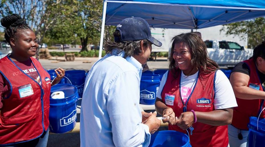 Lowes's tweet photo. Join Lowes &amp; @JimmieJohnson for FREE hot meals &amp; relief materials while supplies last on Thursday, Sept. 20th from 3-6 p.m. at Lowe’s of South Wilmington, 5110 S. College Road. Retweet to share with your community 💙 #LowesHeroes https://t.co/5cZxCpASxK