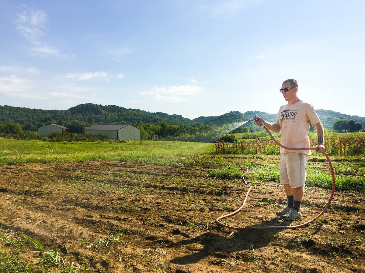 2HarvestMidTN's tweet image. Troy Hinke of Living Roots Compost Tea is spraying one of our Farm to Families gardens with #composttea. It's a natural fertilizer for our farming partners and yields #organic produce for our neighbors in need. What's not to love? Learn more: bit.ly/2Oz4USO #Nashville