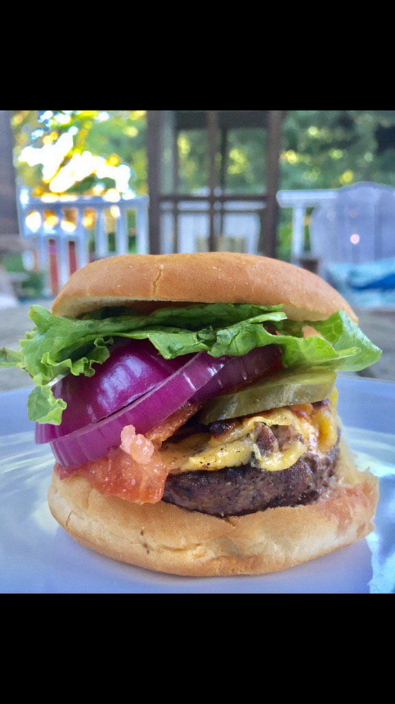 KitchenSnaps's tweet photo. #NationalCheeseburgerDay https://t.co/UxdbYsGFCF