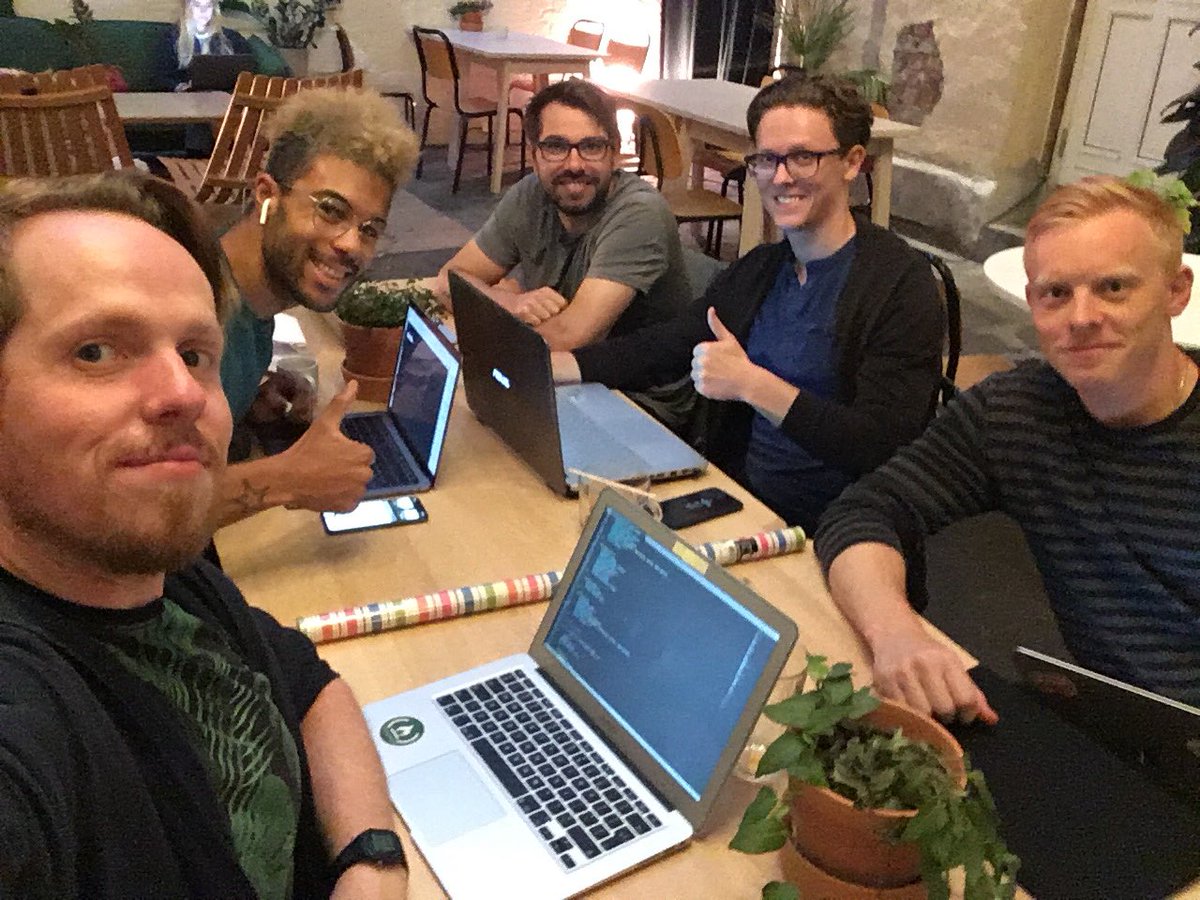 freeCodeCampOSL's tweet image. If you want to stay on track, make sure to regularly hang out with people who are focused on similar goals ☕️💻