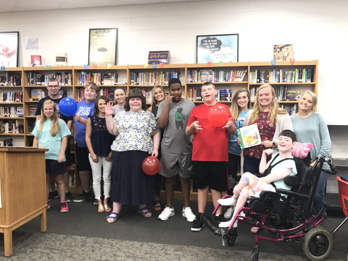 RCHSLibrary's tweet photo. The Laker Library was excited to have Mrs. Akin’s class for activity day today! Thank you to the volleyball seniors for being guest readers! #lakerlibrary https://t.co/wCJT2ZINiA