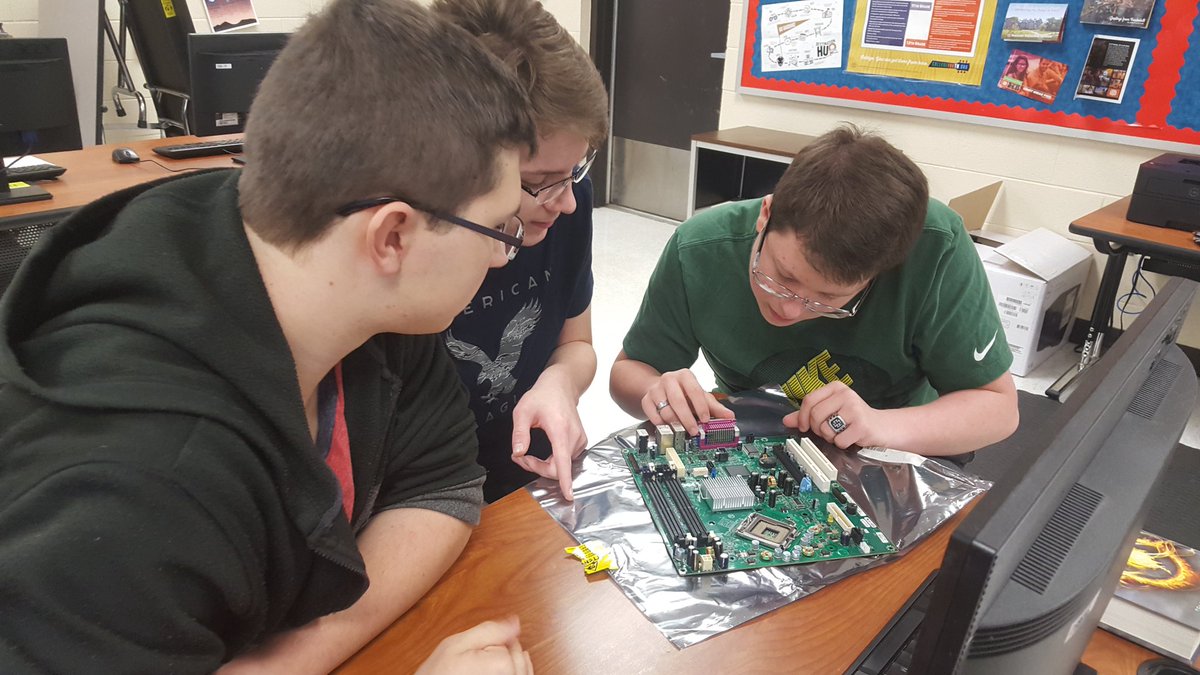 brandibarnes14's tweet image. What&apos;s inside your computer? This week it&apos;s all about motherboards in Computer Science Foundations. #computerscienceclass #itscooltobesmart
