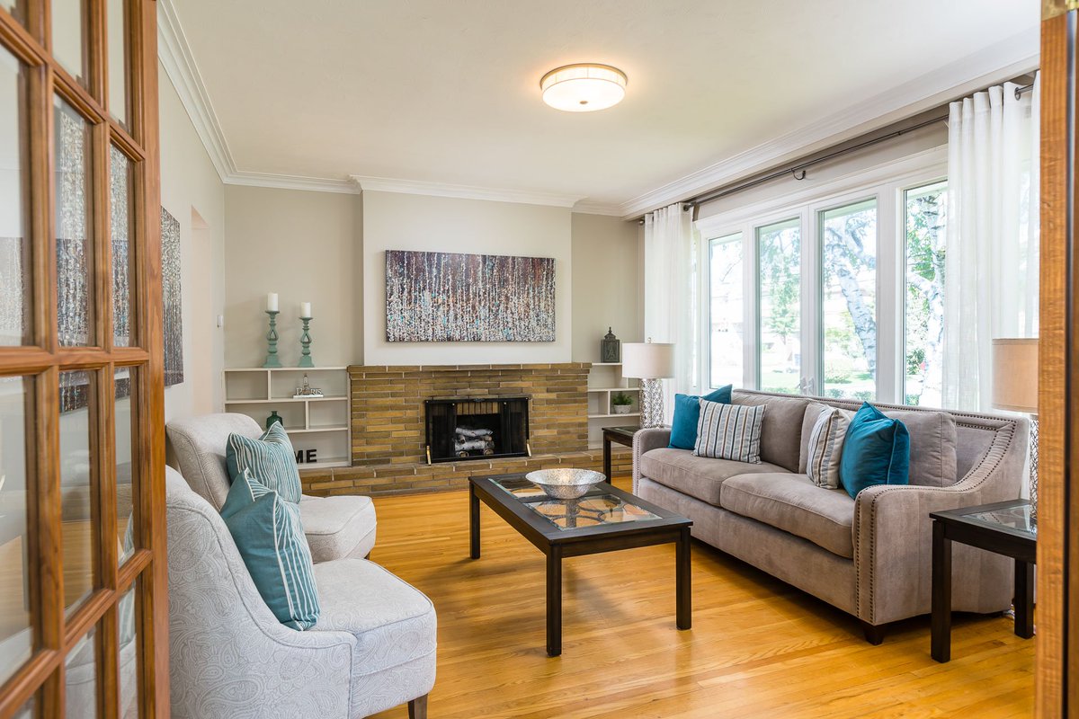 CoreAssetsRE's tweet image. #NewListing📍44 Jopling Avenue North (Detached, Etobicoke) | $1,150,000 | 2+2 Bed • 2 Bath • 4 Parking - Bright, contemporary home located in Burnhamthorpe Gardens on a quiet dead end street. More info here: bit.ly/2xr5muW